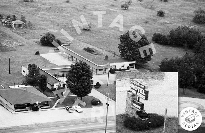 Tour-Inn Motel (Tour-In Motel) - 1968 - Sign Close-Up (newer photo)